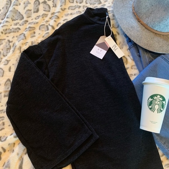 Black Casual Lightweight Knit Sweater - Picture 3 of 8